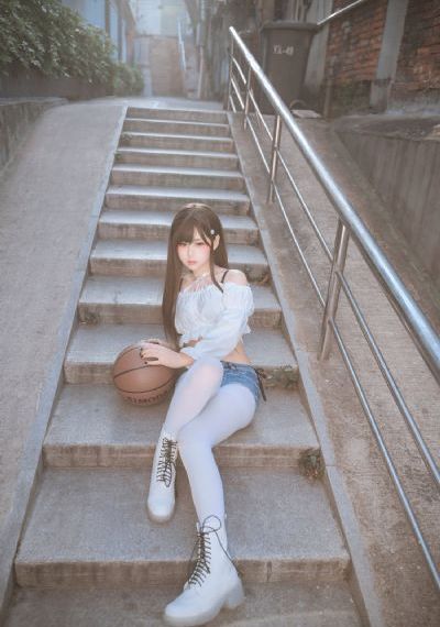 19岁女大学生撞脸孙颖莎被求合影